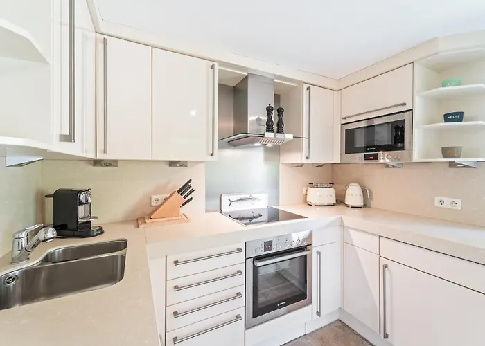 Avenarius Hues Semesterbostad Kampen